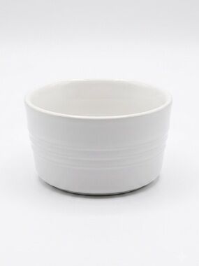 Le Creuset White Stoneware Straight Wall Ramekins Set of 2 EUC